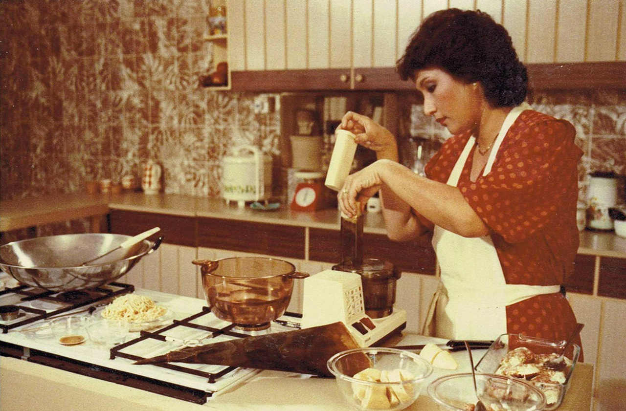 violet-oon-whats-cooking